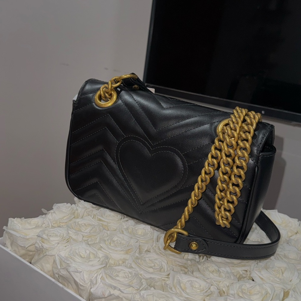 Black Gucci Leather Shoulder Bag with Gold Chain - Picture 7 of 8